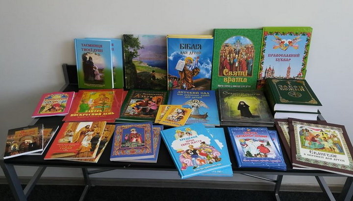 Ко дню защиты детей фонд «Фавор» передал книжные наборы воскресным школам. Фото: facebook.com/bf.favor