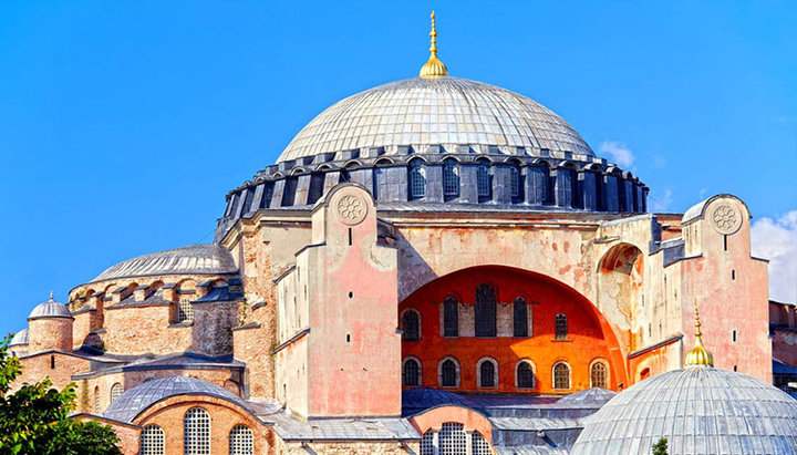 Hagia Sophia Cathedral in Istanbul is being prepared to be converted into a mosque, carpets are ready. Photo: sputnik8.com
