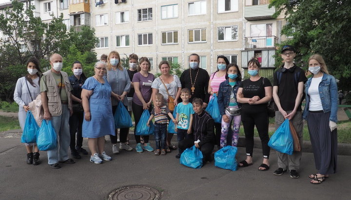 Православні волонтери Києва передали допомогу вдовам і матерям-одиначкам. Фото: mitropolia.kiev.ua