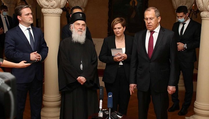 Conferință de presă în urma întâlnirшi ministrului rus de externe Serghei Lavrov cu Patriarhul Irineu al Serbiei. Imagine: mospat.ru