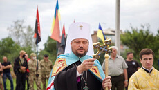 Drabinko “consecrates” a cross in Morozovka aided by Right Sector and S-14