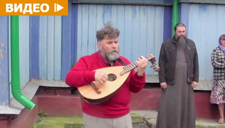 Православні Катеринівки протистоять радикалам з піснею та молитвою