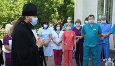 Ієрарх УПЦ передав Житомирській лікарні дорогий операційний монітор