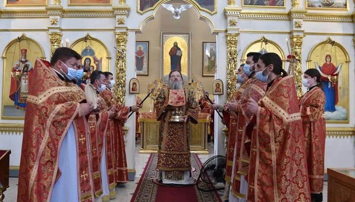 Соборное богослужение в Покровском архиерейском соборе Запорожья. Фото: hramzp.ua