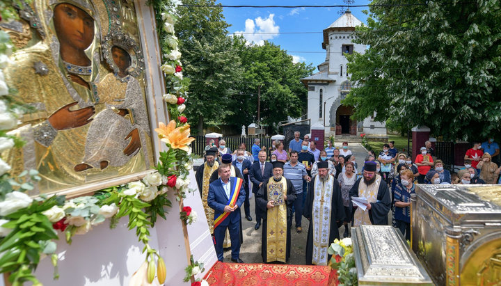 Крестный ход с иконой Божией Матери и мощами святого Григория Учителя. Фото: orthodoxtimes