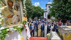 В Румынии впервые состоялся крестный ход с мощами святого Григория Учителя