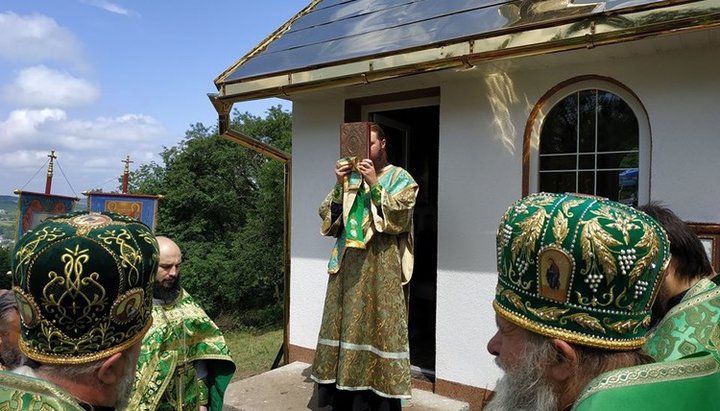 Освящение новой часовни УПЦ в буковинском селе Драчинцы. Фото:  пресс-служба Черновицко-Буковинской епархии