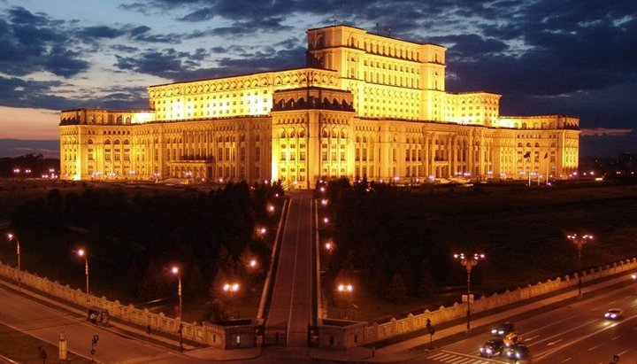 Будівля румунського парламенту в Бухаресті. Фото: wikipedia/ro