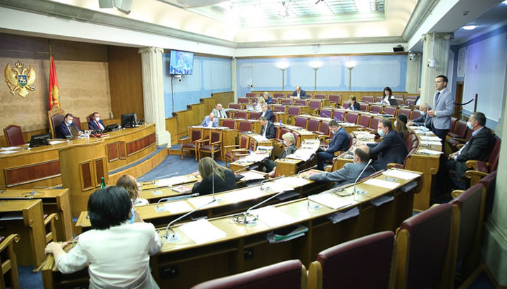 Κοινοβούλιο του Μαυροβουνίου ψήφισε το νόμο για τη δια βίου συντροφιά των ομοφυλόφιλων. Φωτογραφία: skupstina.me
