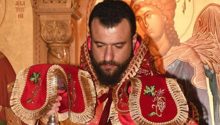 Священник Фануриос Паппас. Фото: romfea.gr