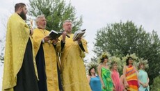 Στο Βολίν «ιερείς» της ΟCU «αγίασαν» τα ύδατα στον εορτασμό του Ivan Kupala