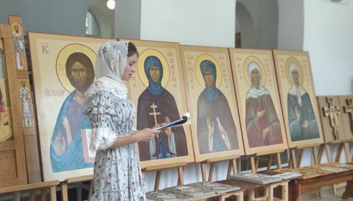 В Одессе открылась выставка икон выпускников Одесской духовной семинарии. Фото: facebook.com/OdessaCT