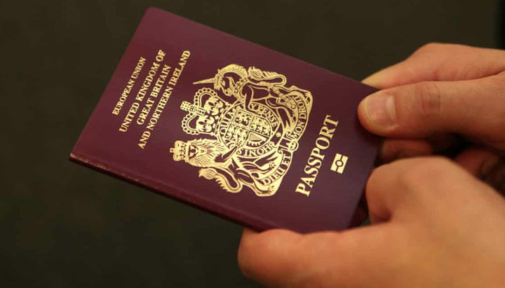 В Британии могут появиться паспорта без указания пола. Фото: theguardian.com