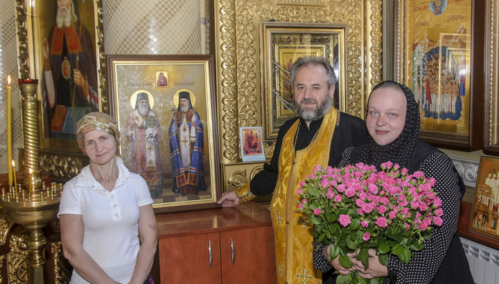 Передана в дар храму ікона святителів Нектарія Егінського і Луки Кримського. Фото: Павло Лебедєв
