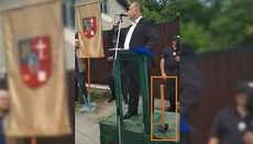 Zolochiv mayor comes to “veche” against UOC temple with a sledgehammer