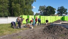 Πιστοί UOC στο χωριό Άννοφκα χτίζουν νέο ναό αντί καταληφθέντος από ΟCU
