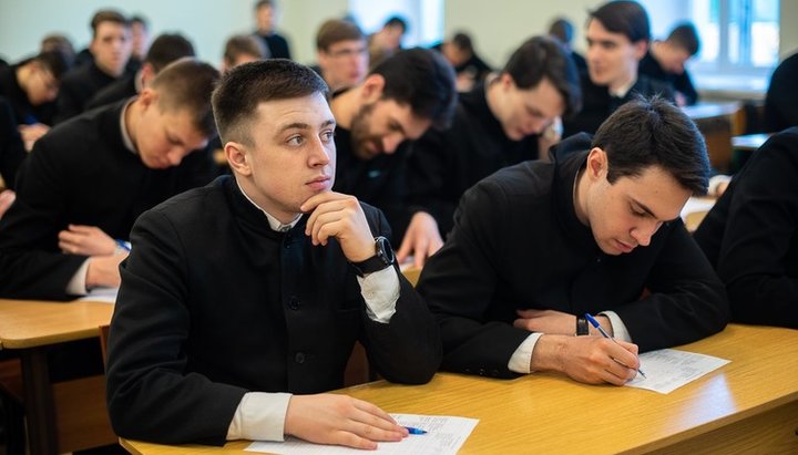 Выпускников зарубежных духовных школ хотят обязать к дополнительному профессиональному образованию в РФ. Фото: /mpda.ru