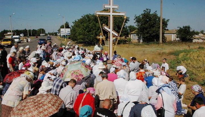 Верующие Херсонской епархии совершили крестный ход за мир в Украине. Фото: ap-hram.org