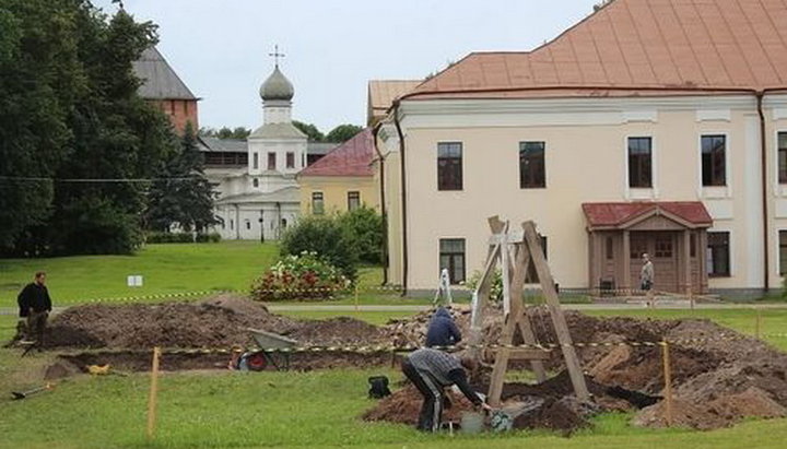 Фундаменти церкви Бориса і Гліба XII століття. Фото: archaeolog.ru