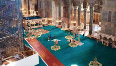 În Turcia au fost numiți imamii și s-a demonstrat interiorul Sfintei Sofia