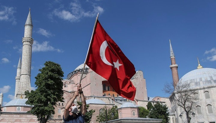 Фірма «SICPA» вимагає від влади Туреччини компенсації за перетворення храму Святої Софії з музею в мечеть. Фото: orthodoxtimes.com