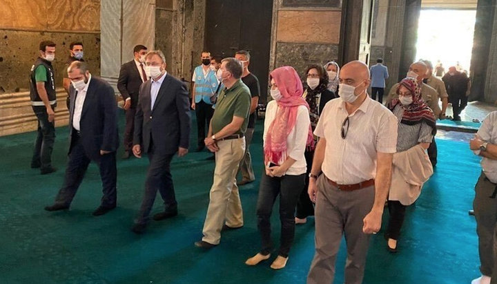 Посол США в Турции во время визита в мечеть Айя София. Фото: dailysabah.com