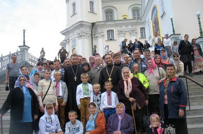 За допомоги духовенства УПЦ інваліди зору Ковельщини відвідали Почаївську Лавру