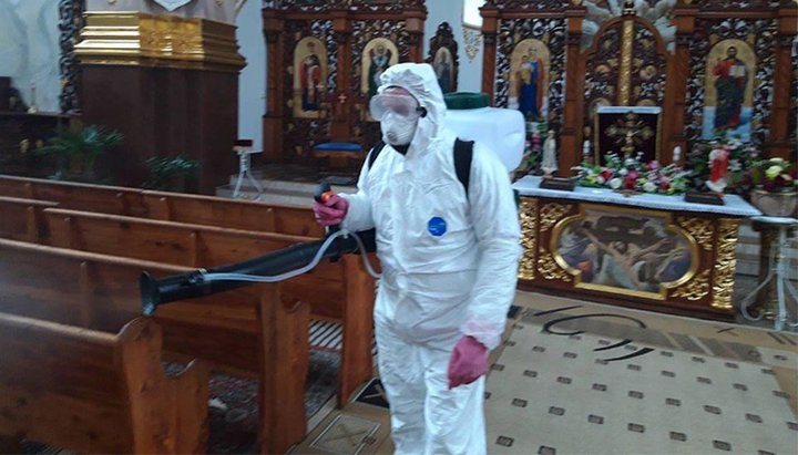 Roman Pavlov, head of the Lviv Laboratory Centre of Ukraine’s Health Ministry, demands to stop services in churches due to the threat of the spread of COVID-19. Photo: velychlviv.com