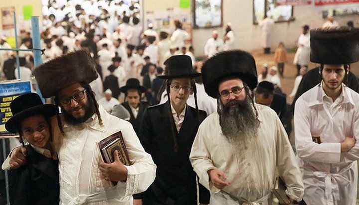 Hasids come up with dodging the coronavirus travel ban to Uman