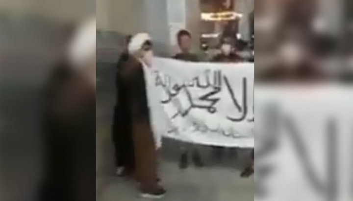 Talibanii afgani și-au demonstrat steagul în Sfânta Sofia. Imagine: screenshot de pe canalul de YouTube Sigmalive