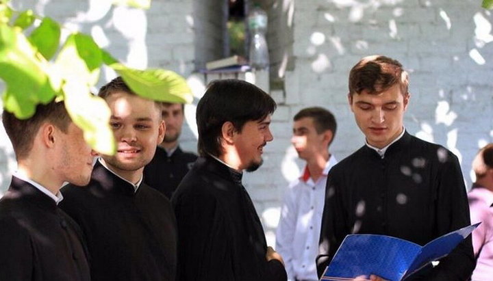 В Киевской духовной академии начались вступительные экзамены. Фото: news.church.ua