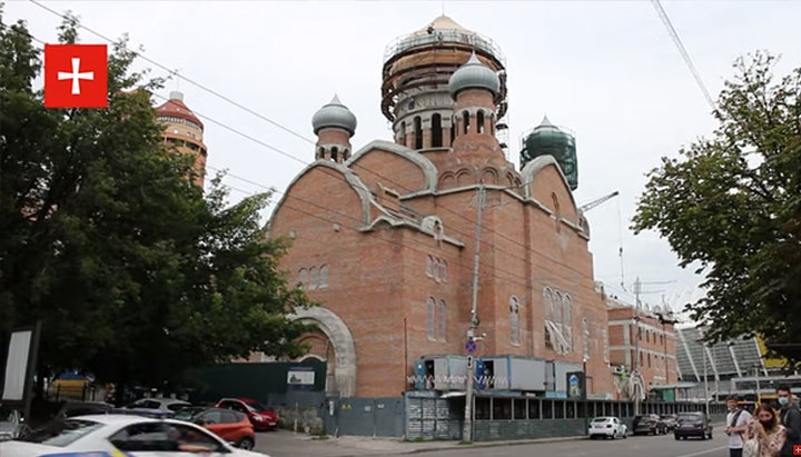 Свято-Троицкий собор Киева, который воздвигли на месте разрушенного после революции 1917 года. Фото: скриншот видео на YouTube-канале «Перший Козацький»