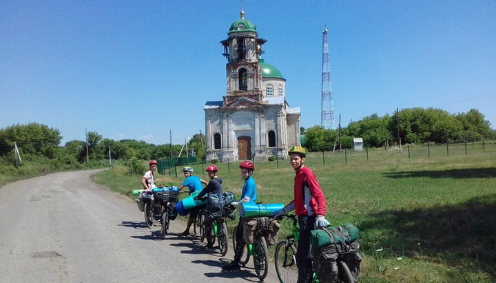 Луганська молодь здійснила велопаломництво по зруйнованих храмах
