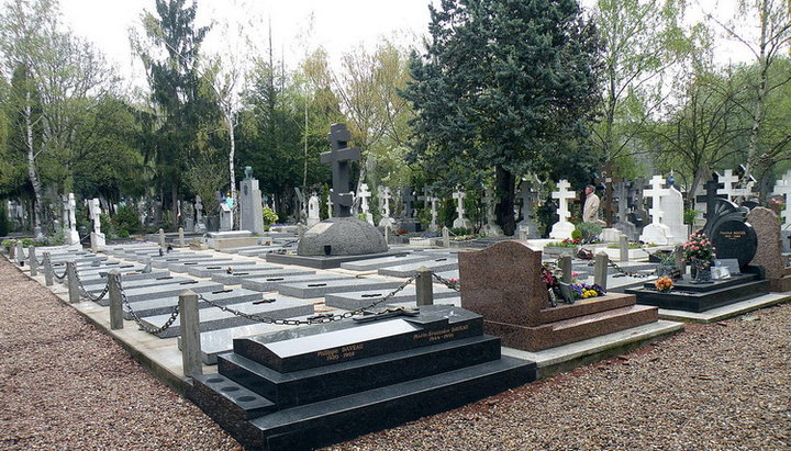 Під Парижем відновлять християнські надгробки над могилами нащадків Булгакова. Фото: frenchparis.ru