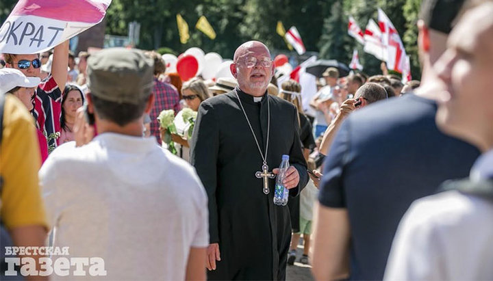 Греко-католический священник – узнаваемая фигура протестов в Бресте, – СМИ