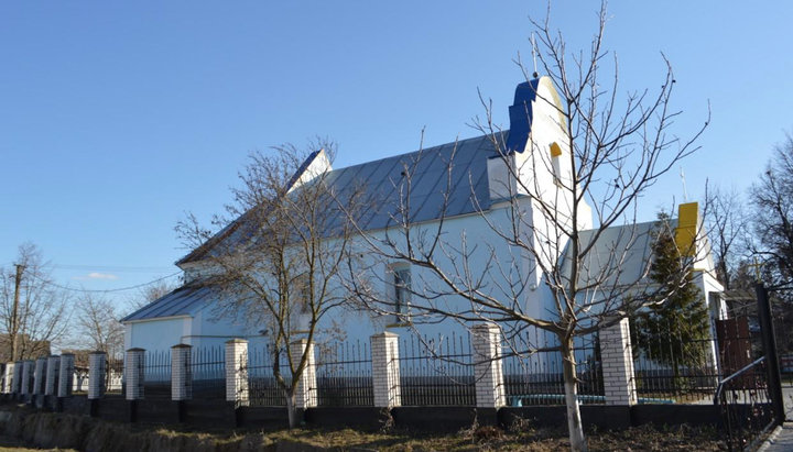 Ναός της Αγίας Σκέπης στο χωριό Μάλιε Κρουσλιντσί. Φωτογραφία: eparhia.vinnica.ua