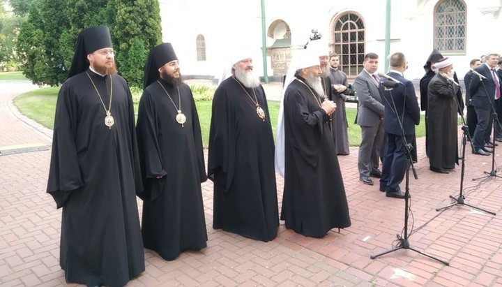 The delegation of the UOC, headed by the Primate, at the celebration of the Independence Day of Ukraine. Photo: UOC Information and Education Department