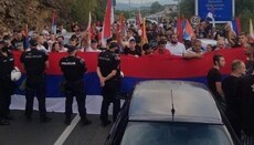 В Черногории полиция заблокировала дорогу вышедшим на протесты верующим