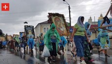 Multi-thousand procession from Kamyanets-Podilsky reaches Pochaiv Lavra