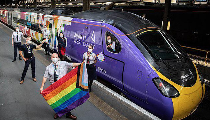 Британский ЛГБТ-поезд. Фото: kabarpenumpang.com