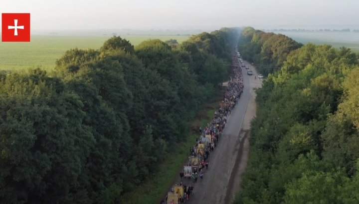 Хресний хід із Кам'янця-Подільського в Почаївську лавру. Фото: скріншот з YouTube-каналу «Перший Козацький»