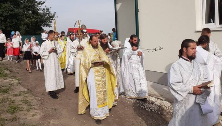 În satul Podgaițî a fost sfințită un nou lăcaș de cult al Bisericii Ortodoxe Ucrainene canonice. Imagine: pagina de Facebook 