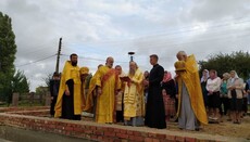 Постраждала від рейдерства ПЦУ громада села Несвіч будує новий храм