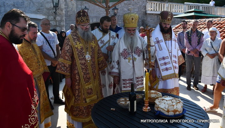 Επίσκοποι της UOC και επικεφαλής της Μητρόπολης Μαυροβουνίου και Παραθαλασσίας της Σερβικής Εκκλησίας. Φωτογραφία: mitropolija.com