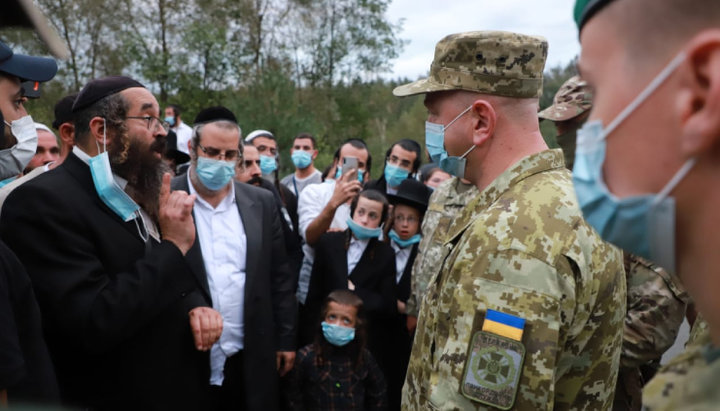 The head of the State Border Service personally came to the Hasidim at the border. Photo: dpsu.gov.ua