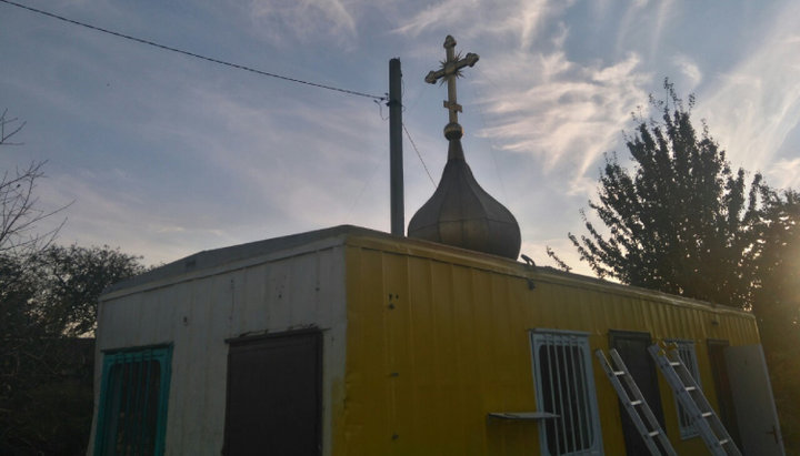 OCU activists threaten the UOC community for installing a temporary church in Budiatychi