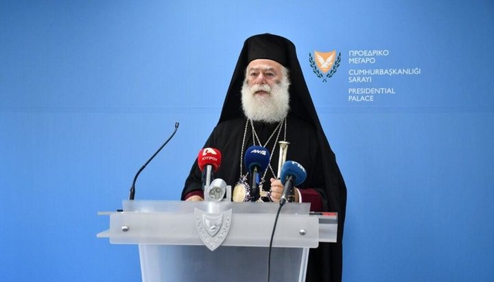 Δηλώσεις στους δημοσιογράφους του Πατριάρχη Θεόδωρου στην Κύπρο Φωτογραφία: aviketos.com