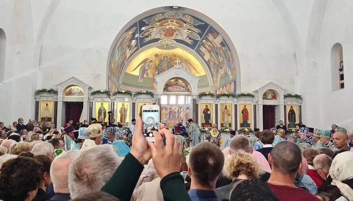 На церемонию пришли около тысячи прихожан Польской Православной Церкви. Фото: tass.ru