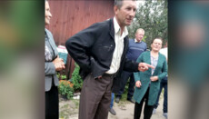 În Polesskoe, adepții BOaU îl alungă alungă din casă pe preot cu familia sa