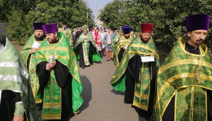 Загальноміський хресний хід УПЦ в Довжанську Ровеньківської єпархії. Фото: rovenky-ep.org.ua